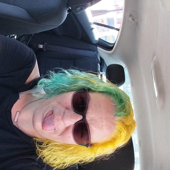 Meet your Posher, Alison - Picture 1 of 1